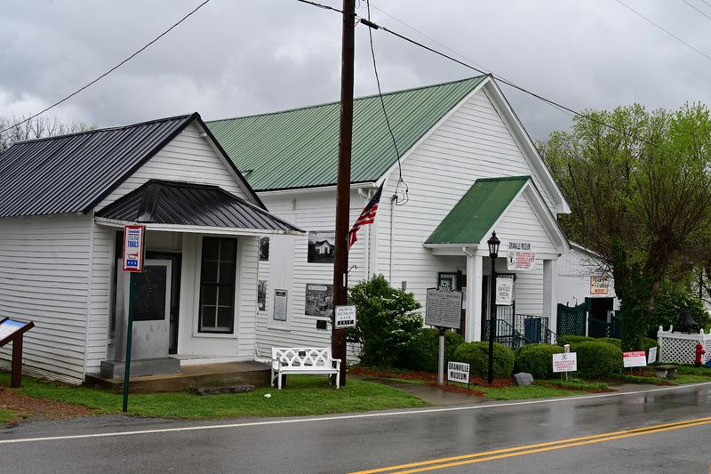 Exploring Nearby Gainesboro, the County Seat