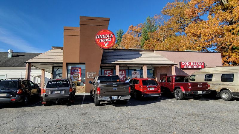Fall Foliage Season: When Blairsville Becomes a Painting