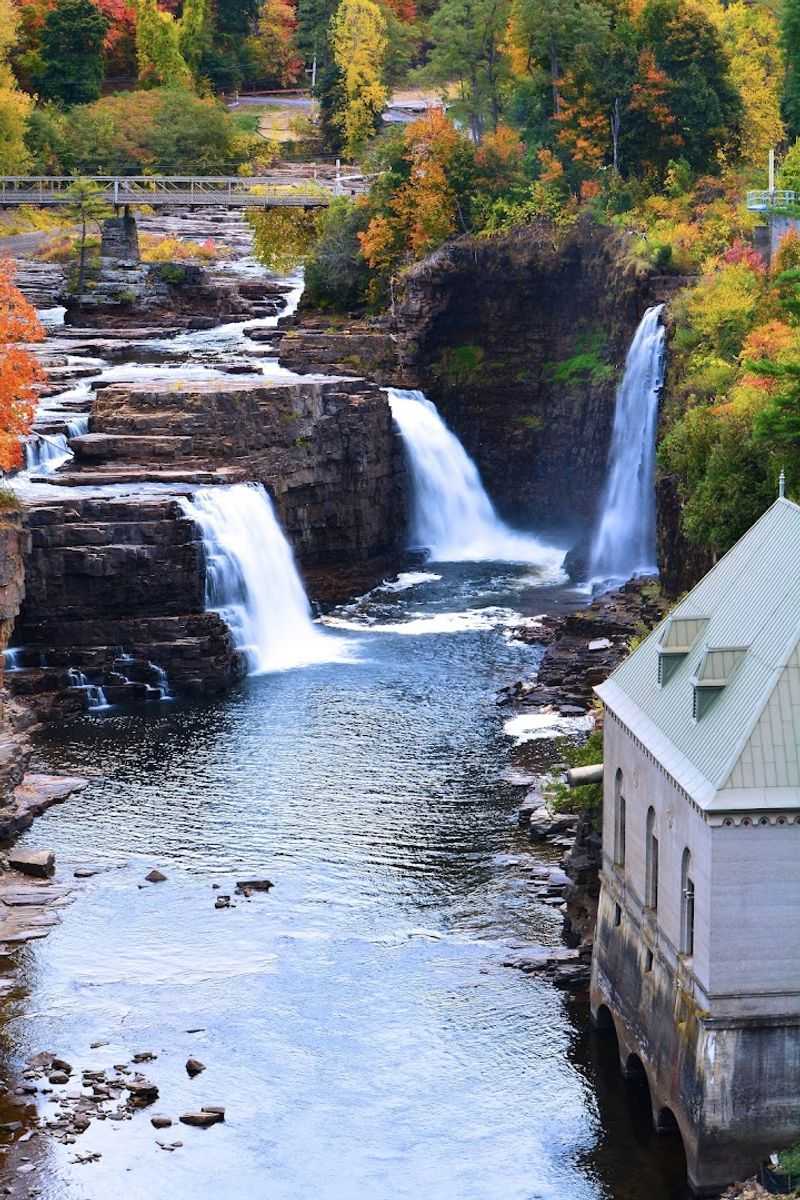 Fall Foliage at the Chasm
