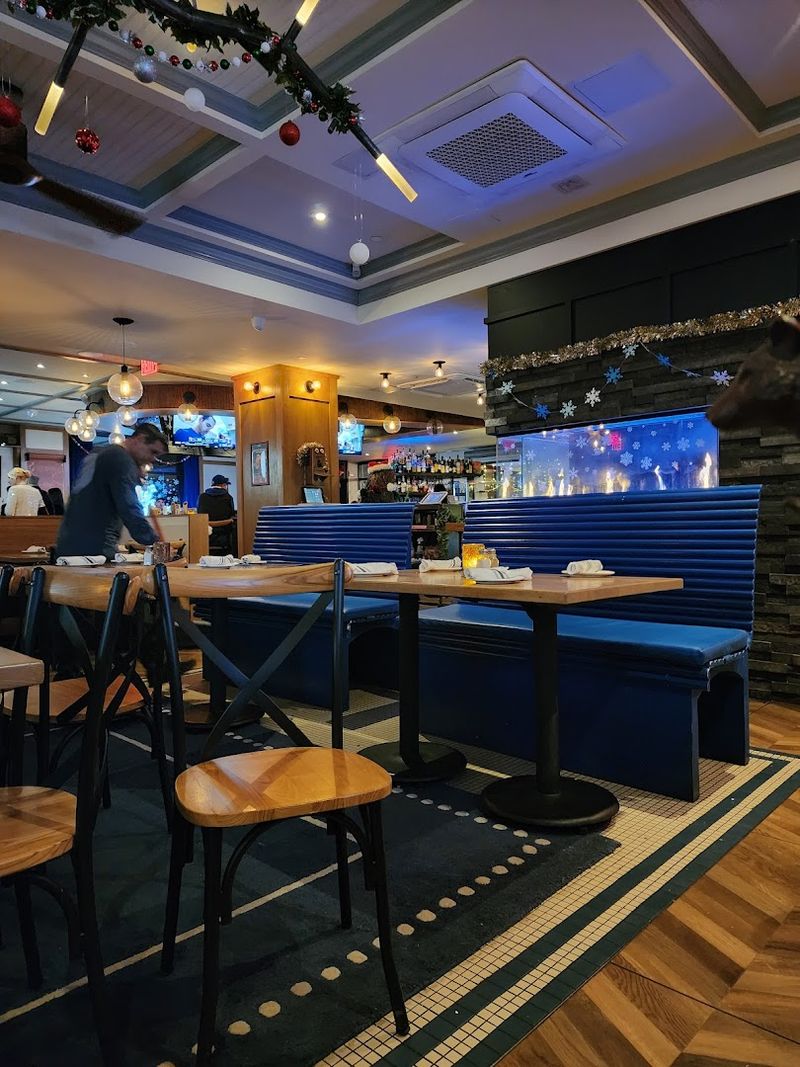 Family-Friendly Dining Done Right Family-Friendly Dining Done Right