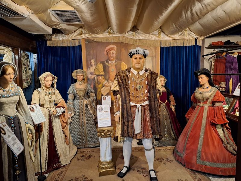 Famous Historical Figures From Around the World Famous Historical Figures From Around the World