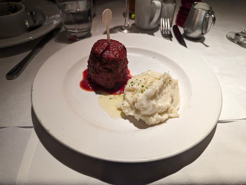 Filet With Bearnaise Sauce — A Pure Dining Classic