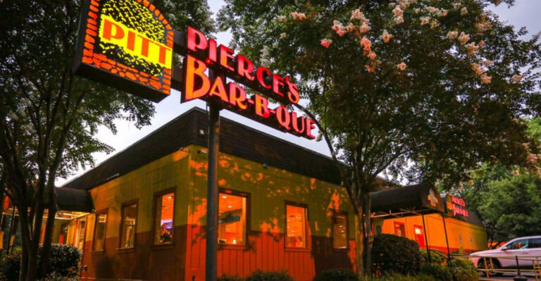 For More Than Five Decades, This Virginia BBQ Spot Has Been Famous For Its Signature Secret Sauce