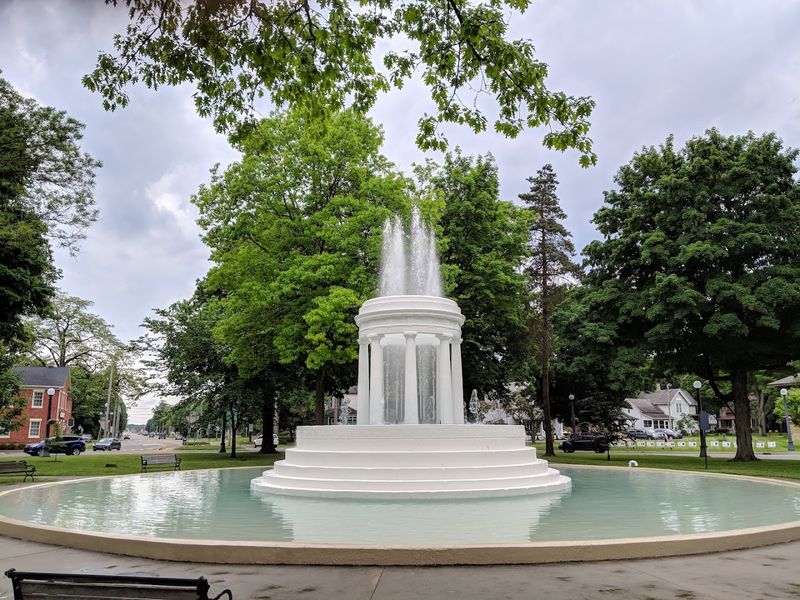 Fountain Circle: The Postcard-Perfect Heart of Town Fountain Circle: The Postcard-Perfect Heart of Town