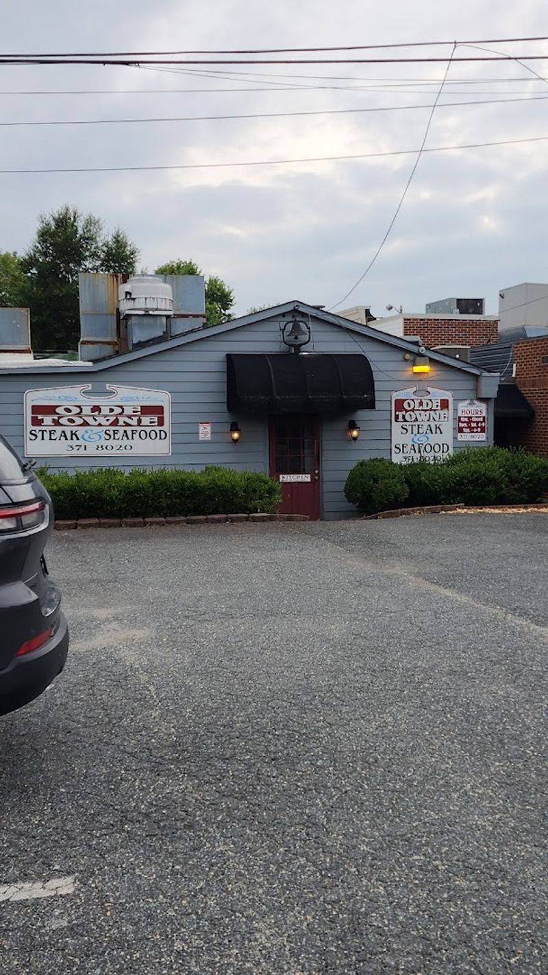 Free Parking and Easy Access in Historic Downtown