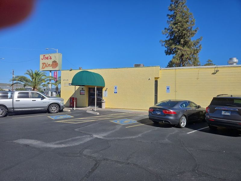 Free Parking and an Easy Location to Love Free Parking and an Easy Location to Love