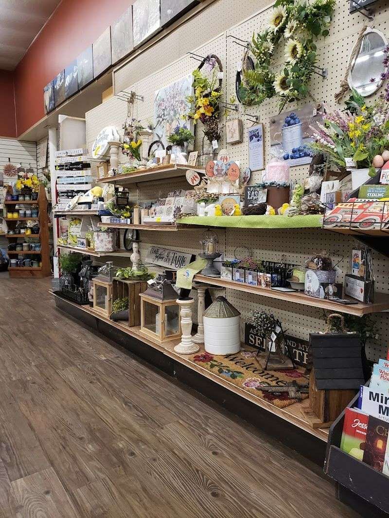 Fresh Baked Goods Tucked Into a Hardware-and-Grocery Combo