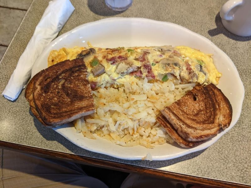 Fresh Omelettes and Brunch Options That Shine on Weekend Mornings