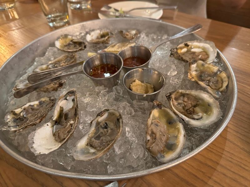Fresh Raw Oysters That Keep People Coming Back Fresh Raw Oysters That Keep People Coming Back