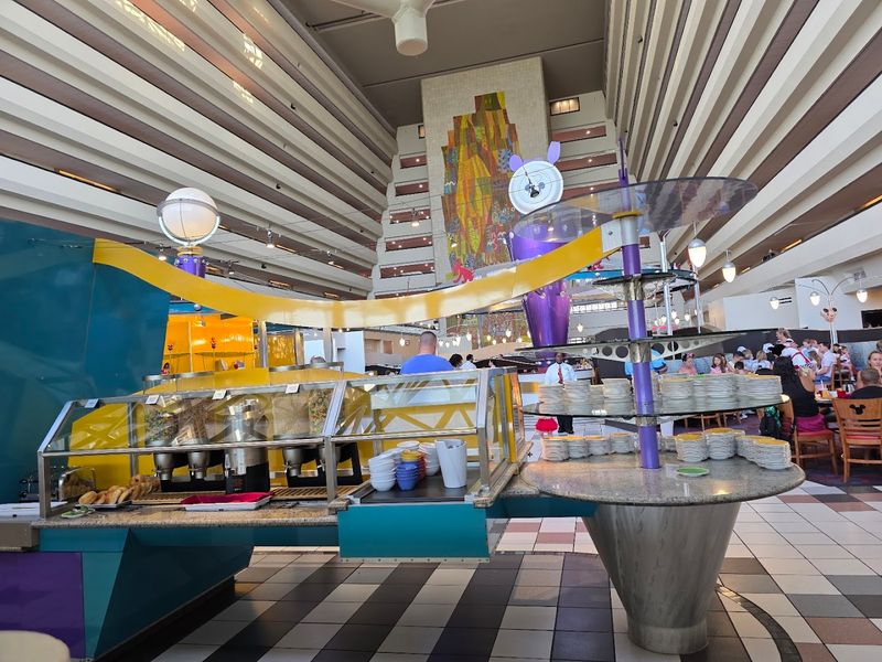 Fresh Salad Bar and Lighter Options for Health-Conscious Guests