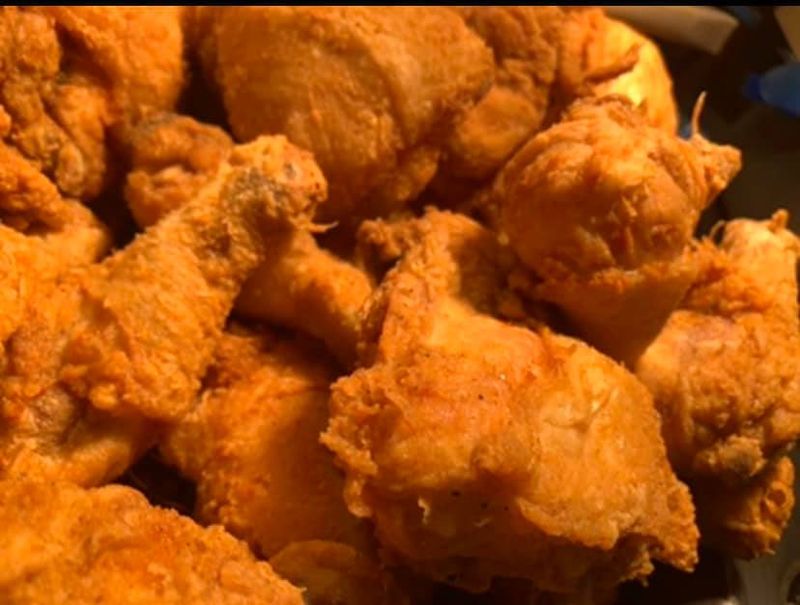 Fried Chicken So Juicy It Keeps Regulars Coming Back Weekly