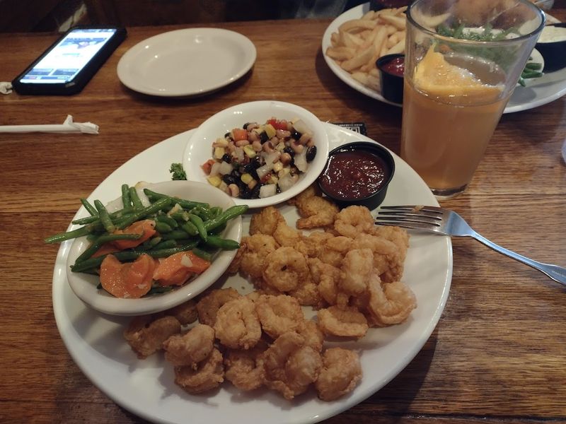 Fried Seafood Platters With Portions That Impress Every Single Time