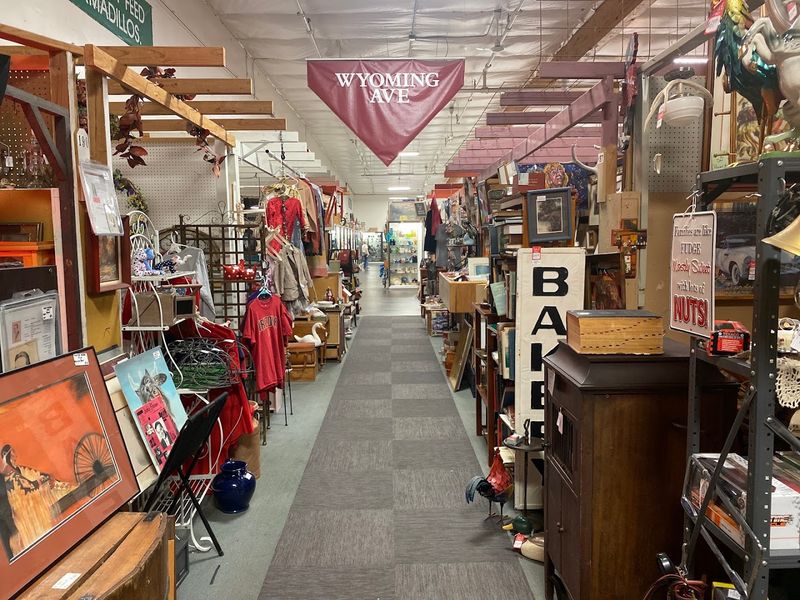 Friendly Staff and a Welcoming Shopping Experience Friendly Staff and a Welcoming Shopping Experience