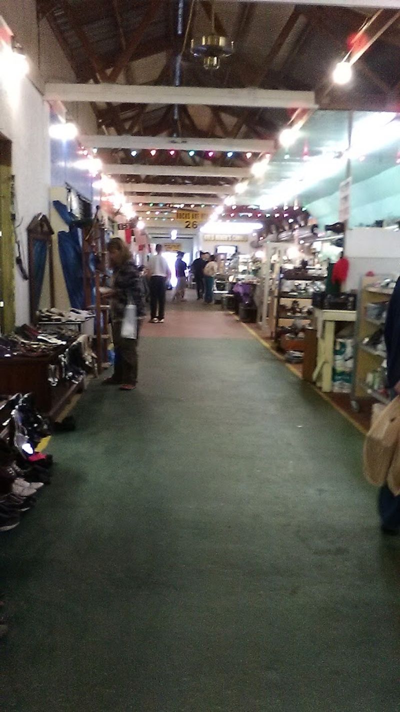 Friendly Vendors Who Make Shopping Feel Personal Friendly Vendors Who Make Shopping Feel Personal