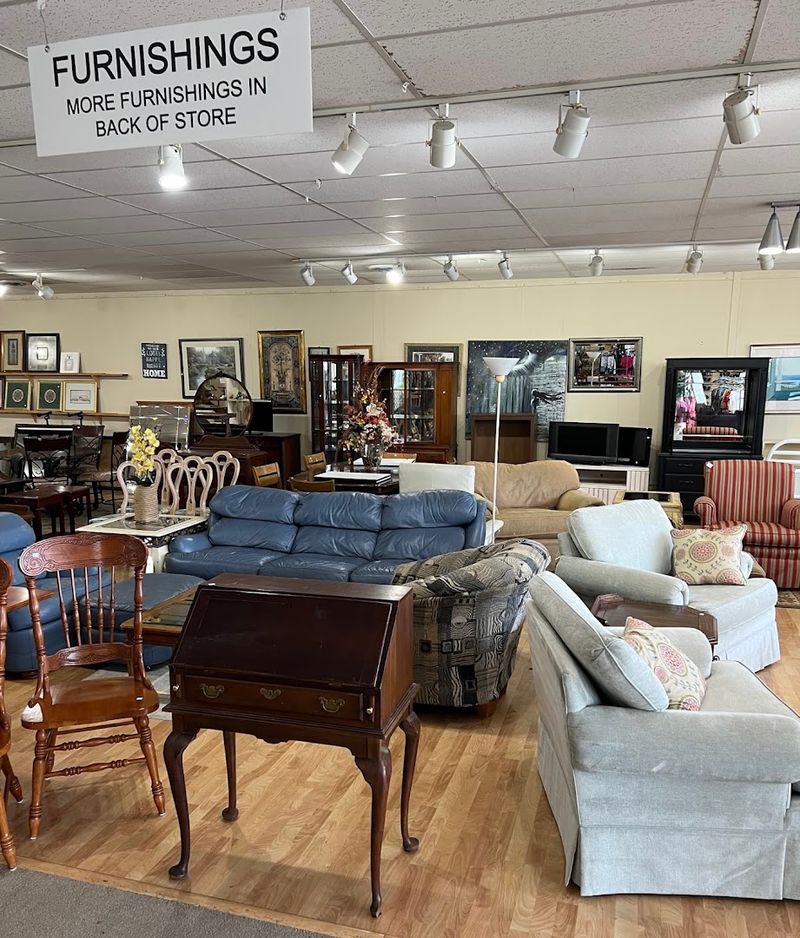 Furniture Finds That Range From Bargain to Boutique Pricing Furniture Finds That Range From Bargain to Boutique Pricing