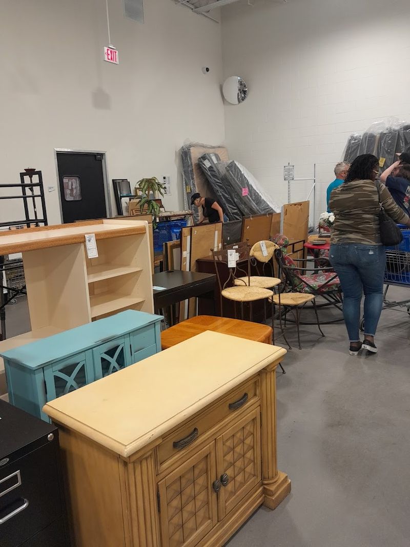 Furniture Finds That Stretch Your Budget Into the Living Room Furniture Finds That Stretch Your Budget Into the Living Room