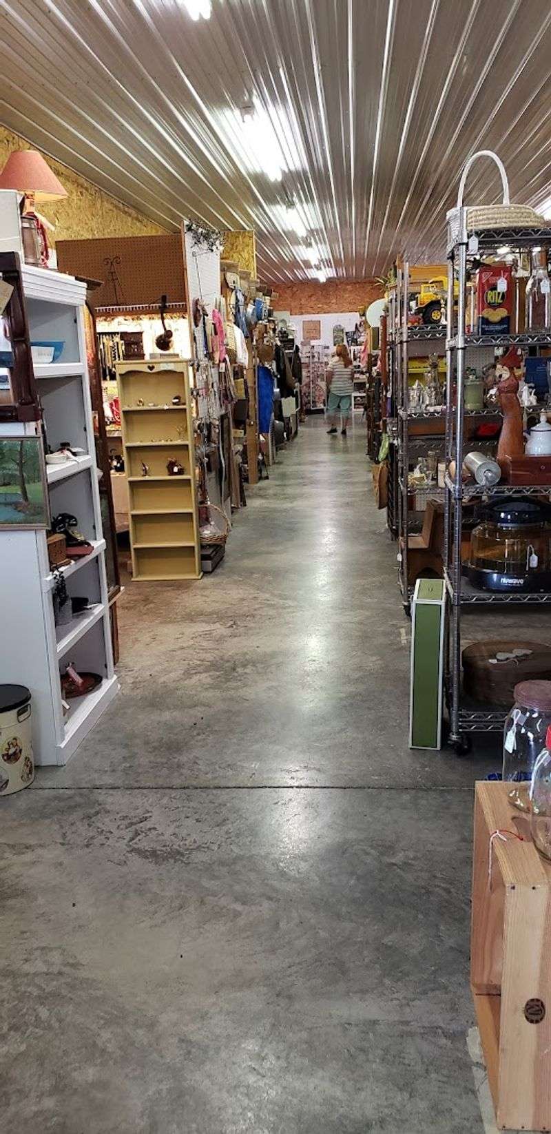 Furniture Finds at Prices That Beat the Stores Furniture Finds at Prices That Beat the Stores