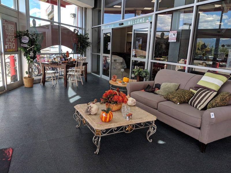 Furniture That Fills a Room Without Emptying Your Wallet Furniture That Fills a Room Without Emptying Your Wallet