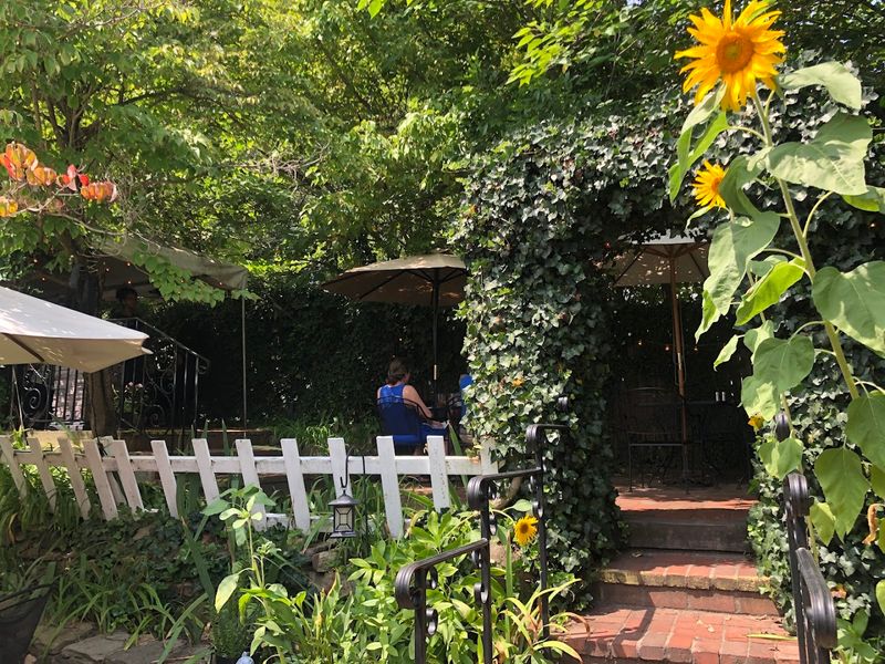 Garden Patio That Feels Straight Out of a Fairytale Garden Patio That Feels Straight Out of a Fairytale