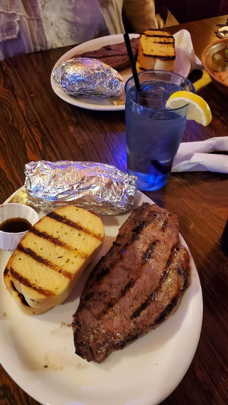 Garlic Bread That Deserves Its Own Spotlight Garlic Bread That Deserves Its Own Spotlight