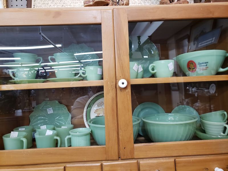 Glassware and Pyrex Collections