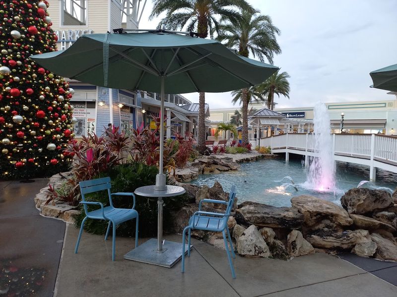 Gorgeous Seasonal Decorations and Festive Atmosphere