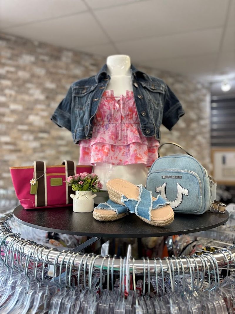Great Prices on Designer Purses and Accessories