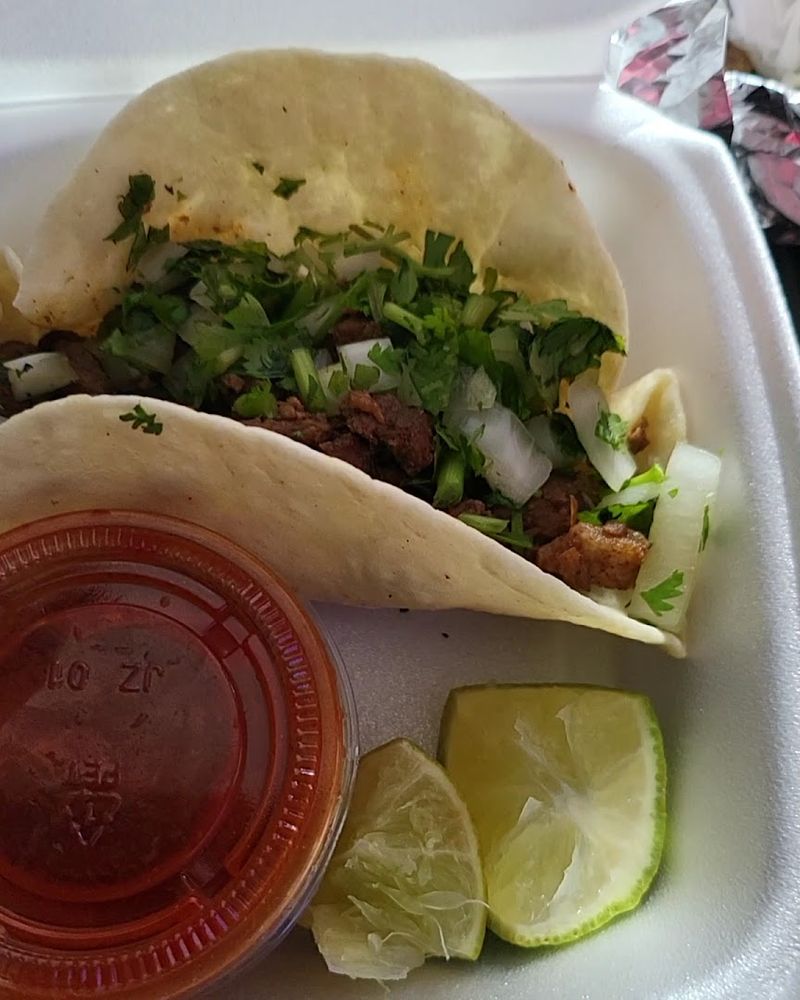 Green Salsa vs. Red Salsa: Picking Your Side