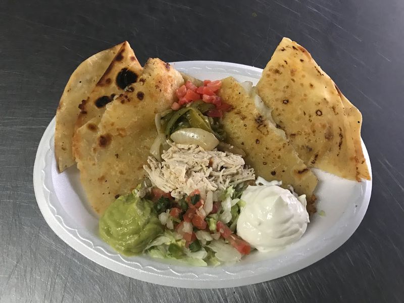 Green and Red Salsa That Elevates Every Bite Green and Red Salsa That Elevates Every Bite