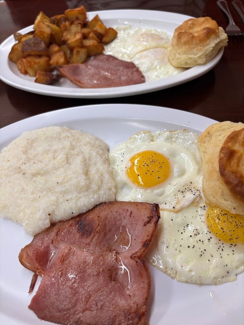 Grits Done the Old-Fashioned, Proper Southern Way Grits Done the Old-Fashioned, Proper Southern Way