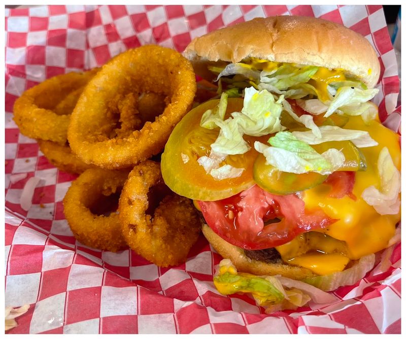 Happy Hour Deals That Make the Visit Even Sweeter Happy Hour Deals That Make the Visit Even Sweeter