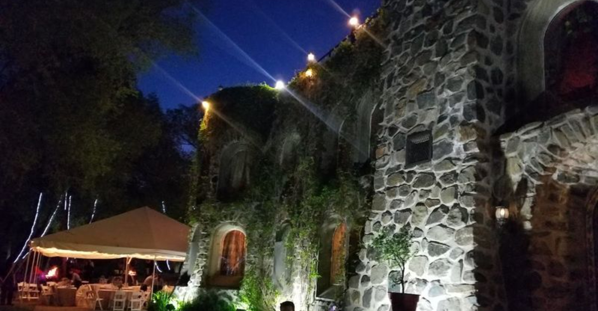 Harry Potter Fans Will Be Amazed By This Colorado Castle That Looks Like Hogwarts Come To Life