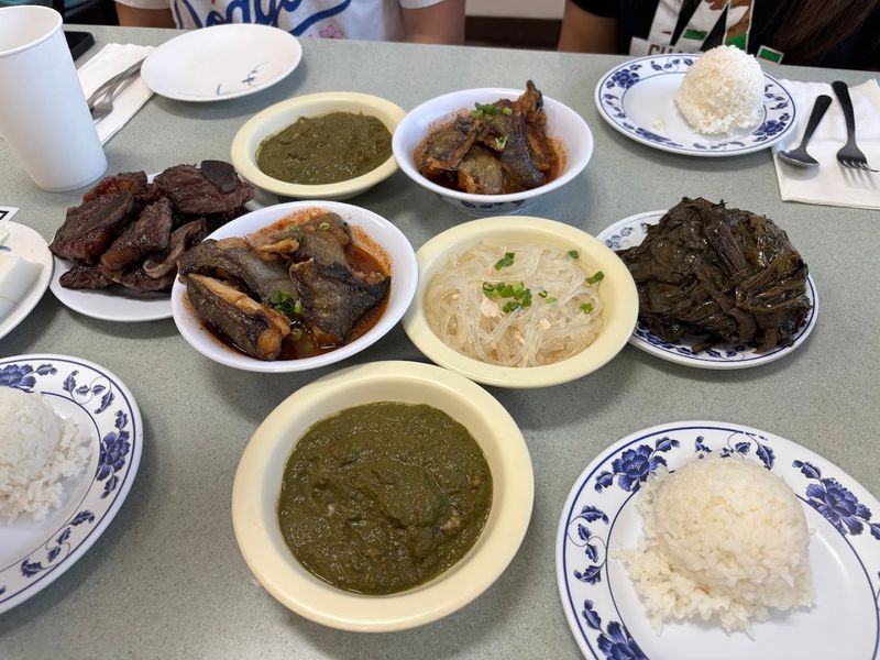 Helena's Hawaiian Food - Honolulu, Hawaii Helena's Hawaiian Food - Honolulu, Hawaii