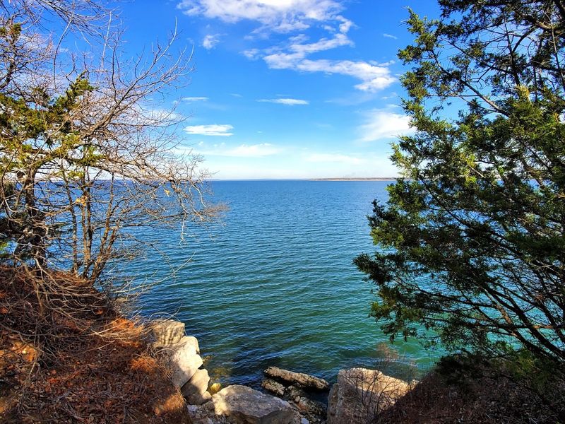 Hiking Trails That Mix Lake Views With Wooded Paths