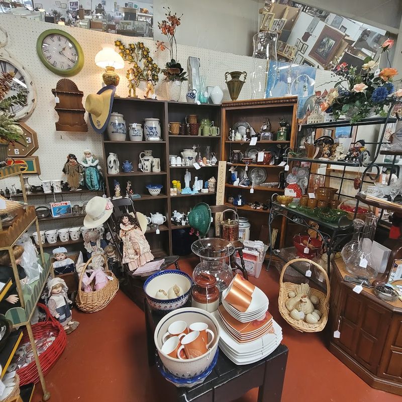 Home Goods and Kitchen Collectibles Home Goods and Kitchen Collectibles
