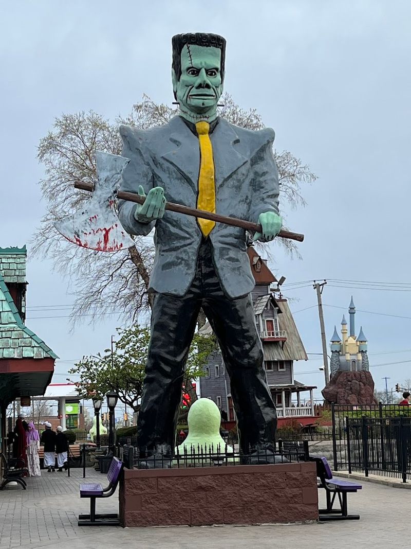 Horror-Themed Decor That Sets the Mood Horror-Themed Decor That Sets the Mood