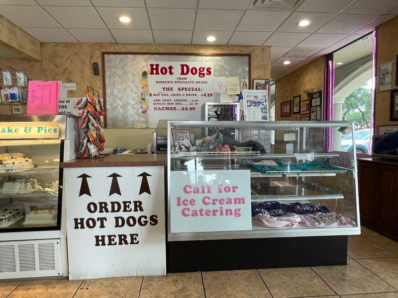 Hot Dogs That Surprise First-Time Visitors Hot Dogs That Surprise First-Time Visitors