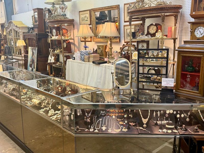How to Find Lakewood 400 Antiques Market in Cumming, GA How to Find Lakewood 400 Antiques Market in Cumming, GA