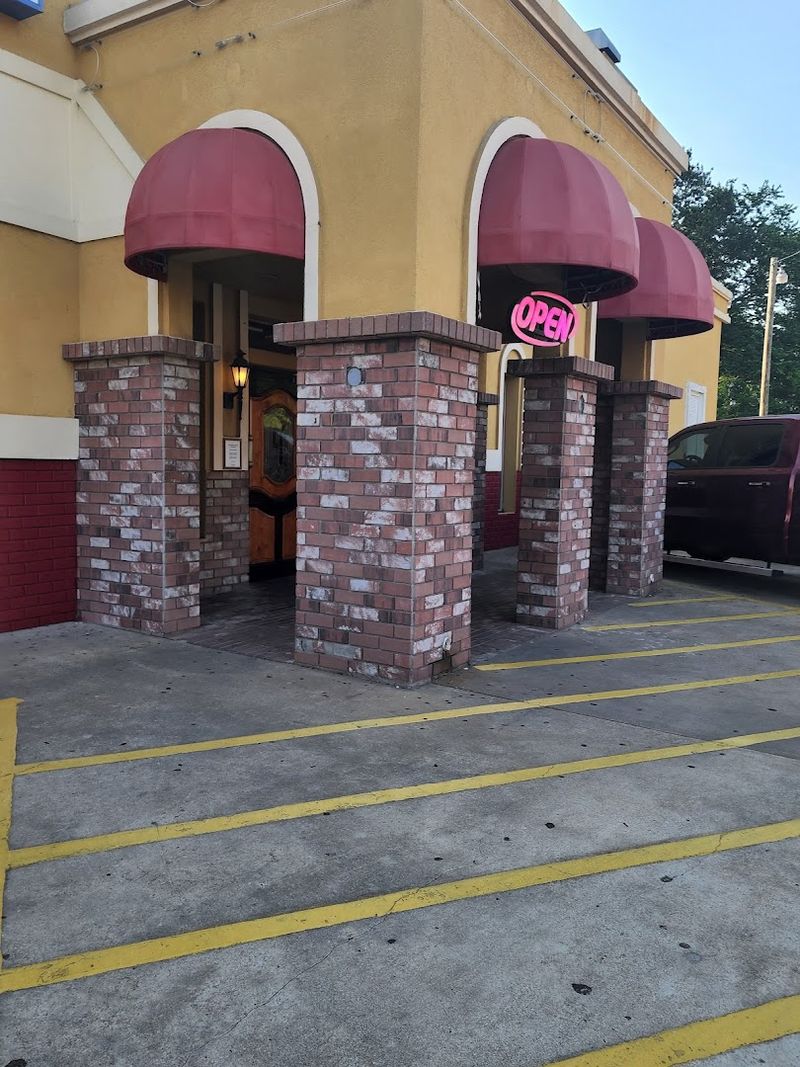How to Make the Most of Your Visit to Paredes in Mineola