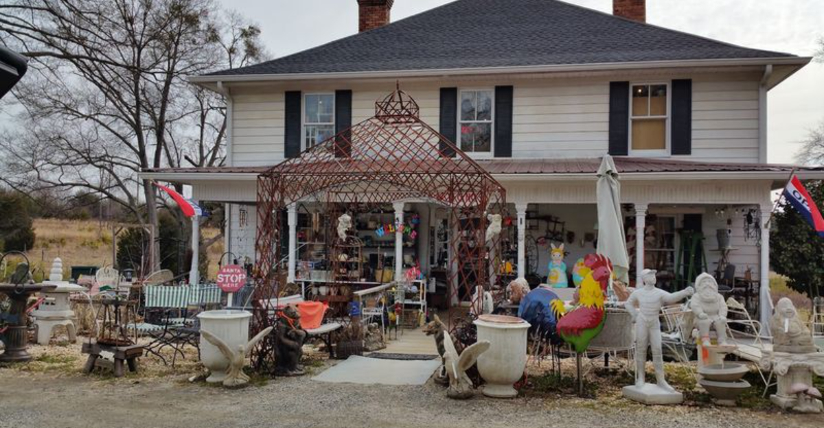 If You Love Antiquing, This Charming Small Town In South Carolina Will Win You Over