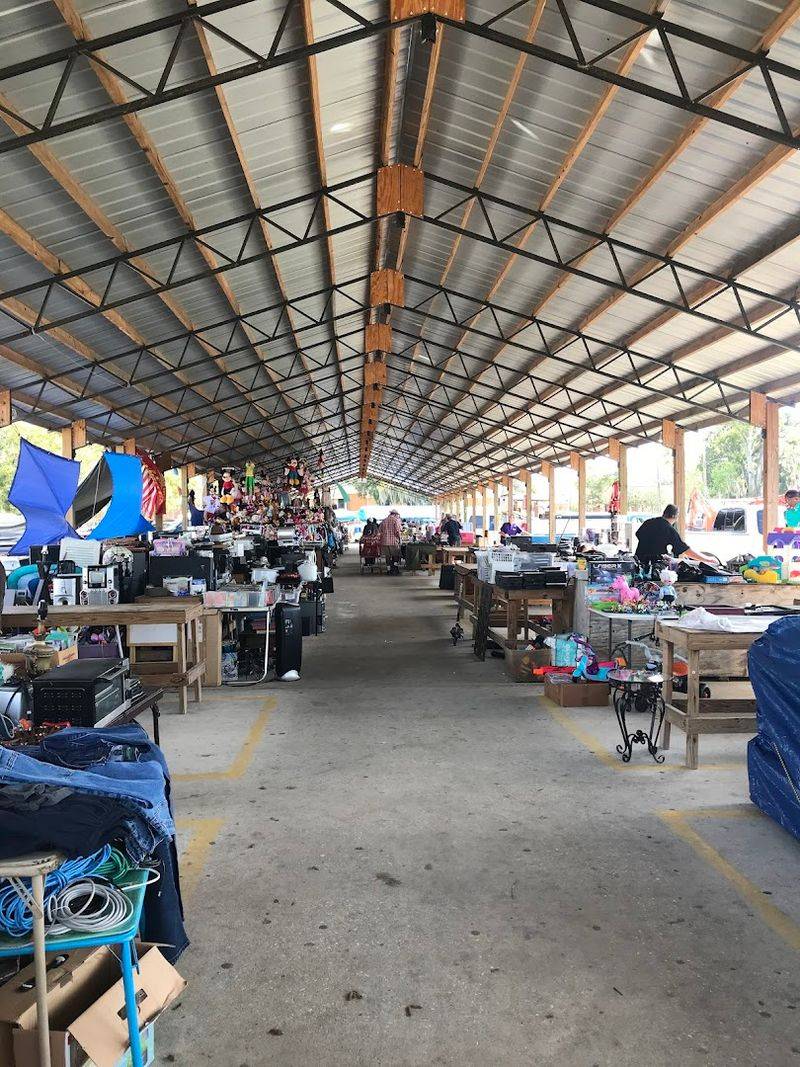 Indoor and Outdoor Vendor Spaces Offer a Variety of Atmospheres