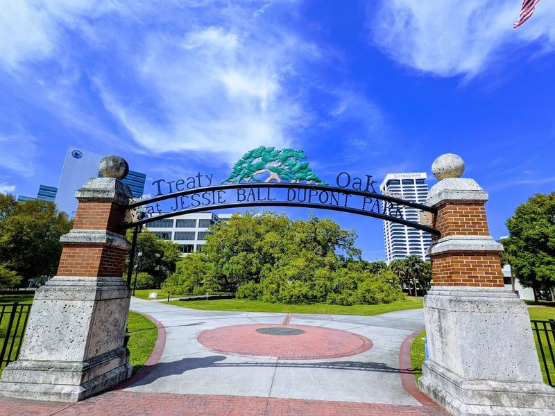 Jessie Ball duPont Park: The Green Space Around the Legend Jessie Ball duPont Park: The Green Space Around the Legend