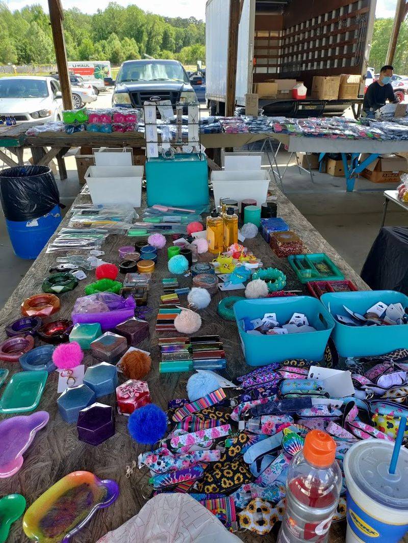 Jewelry, Gifts, and Handmade Crafts Around Every Corner