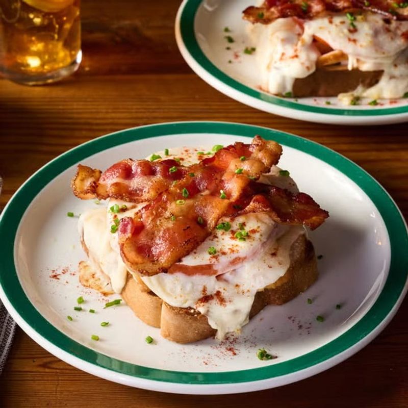 Kentucky - Hot Brown Sandwich Kentucky - Hot Brown Sandwich