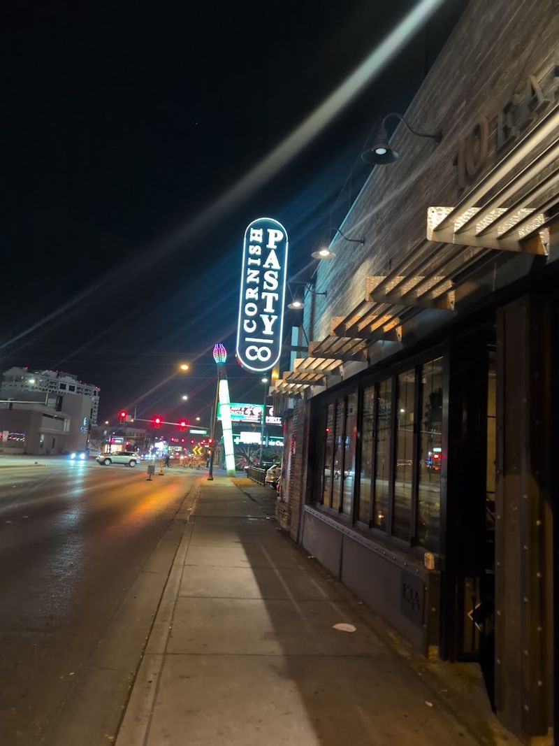 Late-Night Hangout Spot in the Arts District