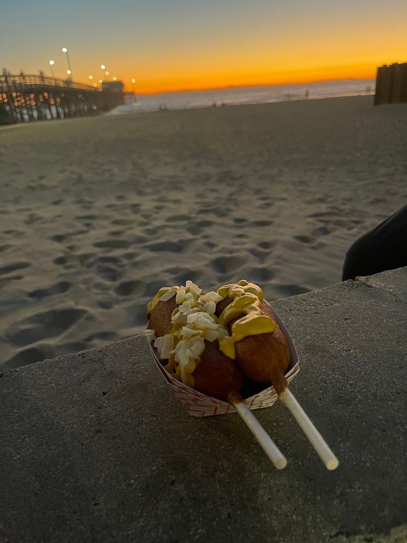 Late-Night Hours That Make Jane's A Post-Beach Tradition Late-Night Hours That Make Jane's A Post-Beach Tradition