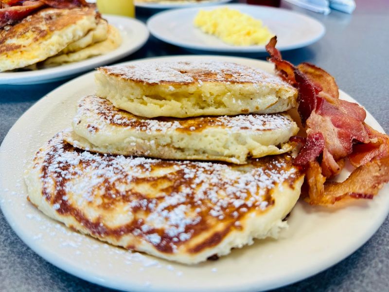 Legendary Fluffy Pancakes That Steal the Show Legendary Fluffy Pancakes That Steal the Show