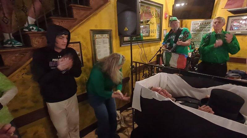 Live Entertainment and Karaoke Nights That Pack the Room
