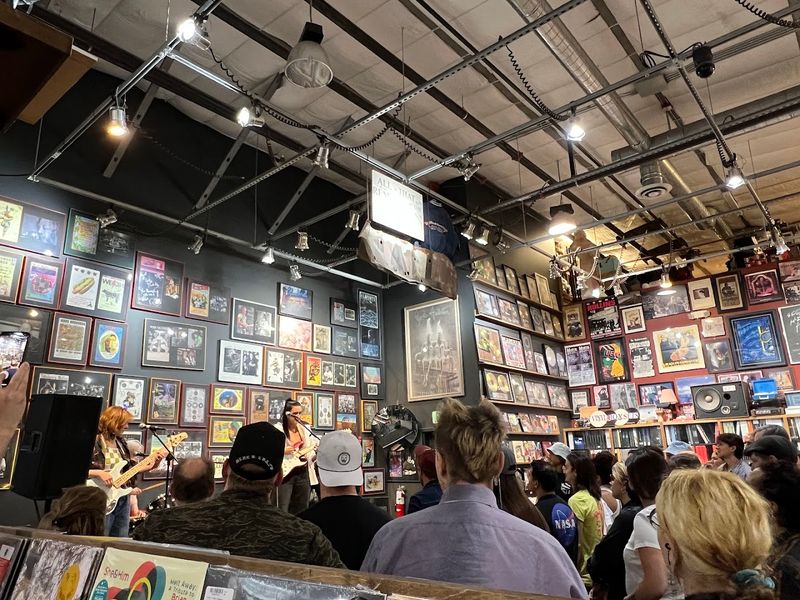 Live Music Events That Turn Shopping Into a Full Experience Live Music Events That Turn Shopping Into a Full Experience