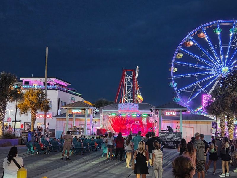 Live Music and Fireworks That Light Up Summer Nights Live Music and Fireworks That Light Up Summer Nights